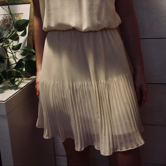 Beautiful vintage dress / embroidered sleeves / robe vintage - Picture 3 of 4